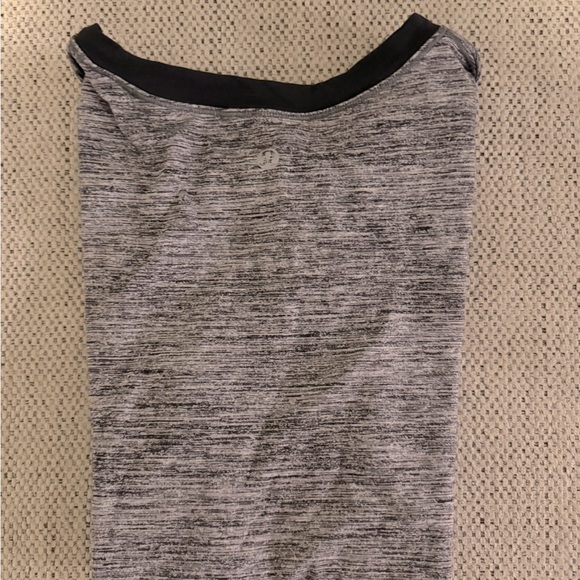 Lululemon Tee - Picture 4 of 4